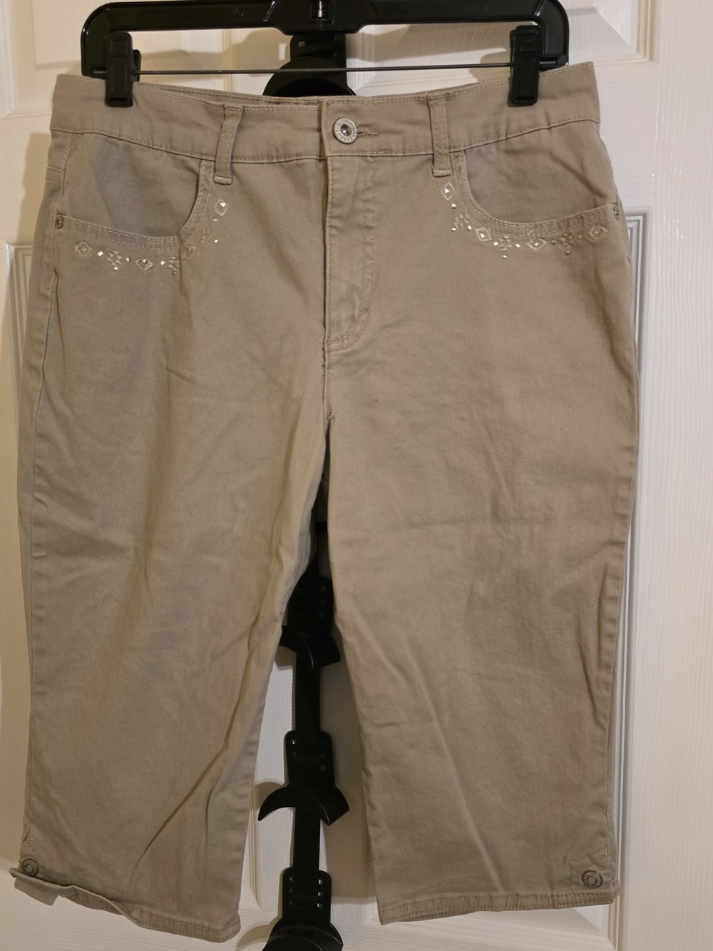 Gloria Vanderbilt Beige Cropped Jeans with Embroidered Pockets